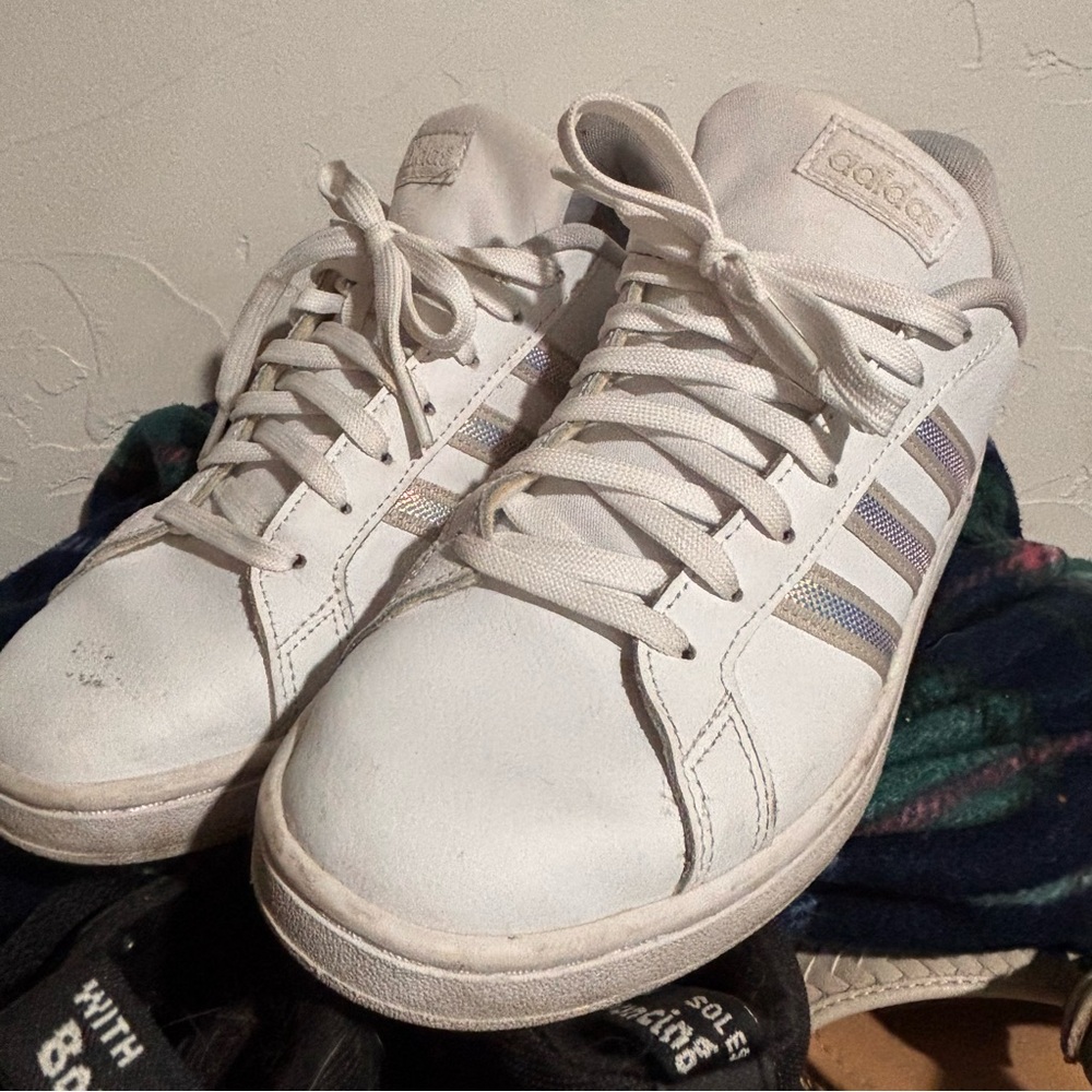 Adidas Grand Court Iridescent shoes